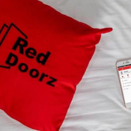 RedDoorz Plus near Cilandak Town Square 2 Cakarta Dış mekan fotoğraf