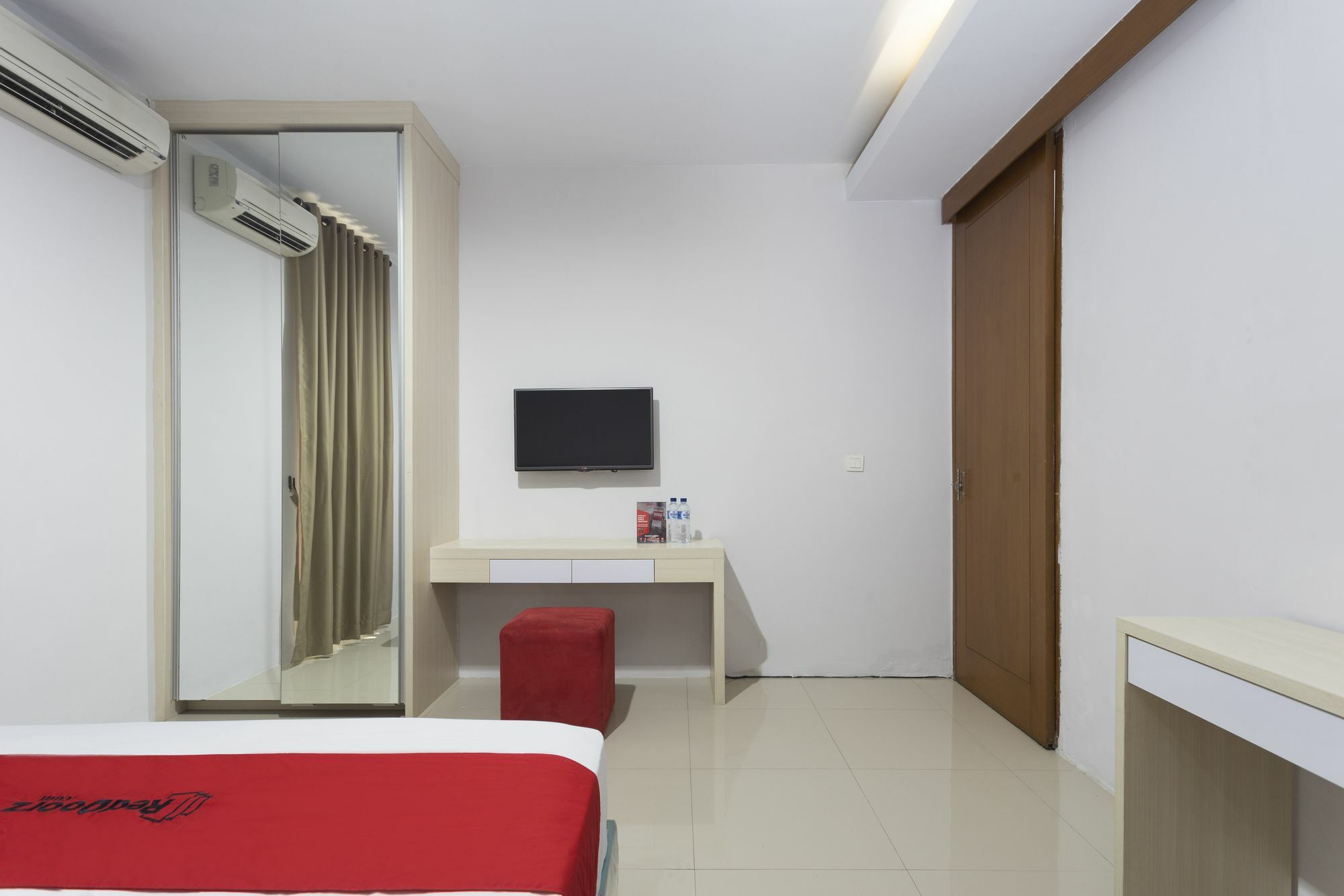 RedDoorz Plus near Cilandak Town Square 2 Cakarta Dış mekan fotoğraf