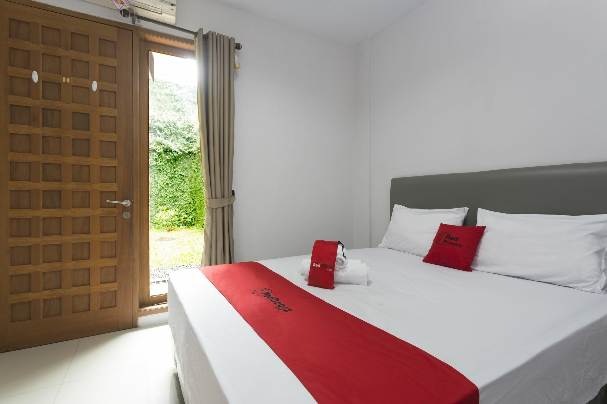 RedDoorz Plus near Cilandak Town Square 2 Cakarta Dış mekan fotoğraf